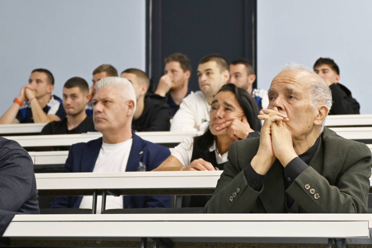 Сериозен интерес към публичната лекция на доц. Данаил Иванов в НСА „Васил Левски“